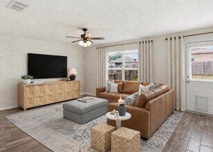 6230 Lake Victoria St in San Antonio, TX - Foto de edificio - Building Photo