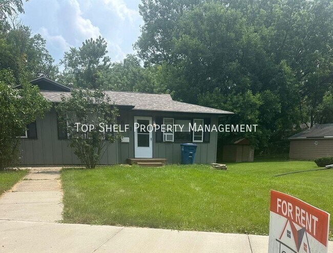 property at 2611 27th Pl