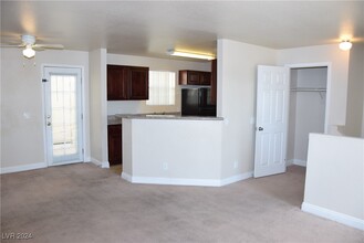 2801 N Rainbow Blvd in Las Vegas, NV - Building Photo - Building Photo