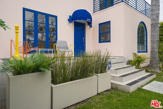 848 N Las Palmas Ave in Los Angeles, CA - Building Photo - Building Photo