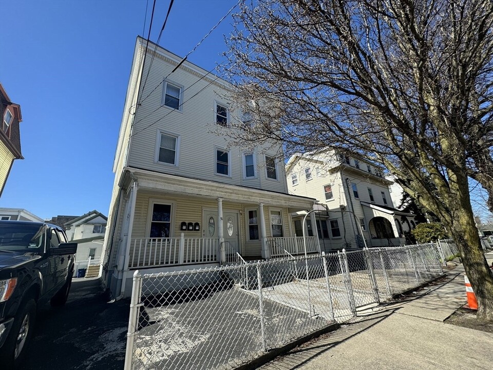 56 Pinckney St, Unit 3 in Somerville, MA - Foto de edificio