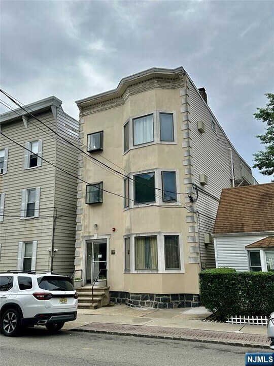 71 Edgewater Pl in Edgewater, NJ - Foto de edificio