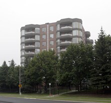 The Arboretum in Oakville, ON - Building Photo