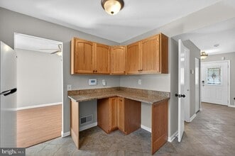 5808 Bunker Woods Ln in Burke, VA - Building Photo - Building Photo