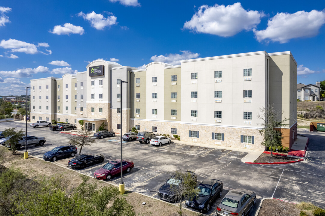 Furnished Studio - San Antonio in San Antonio, TX - Foto de edificio