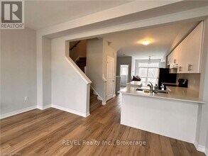 290-290 Equestrian Way in Cambridge, ON - Building Photo - Building Photo