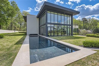 14 Lake Forrest Ln NE in Atlanta, GA - Building Photo - Building Photo