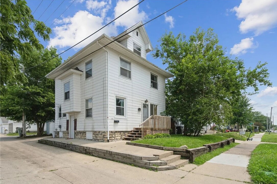 514 16th St NE-Unit -Unit 2 in Cedar Rapids, IA - Foto de edificio