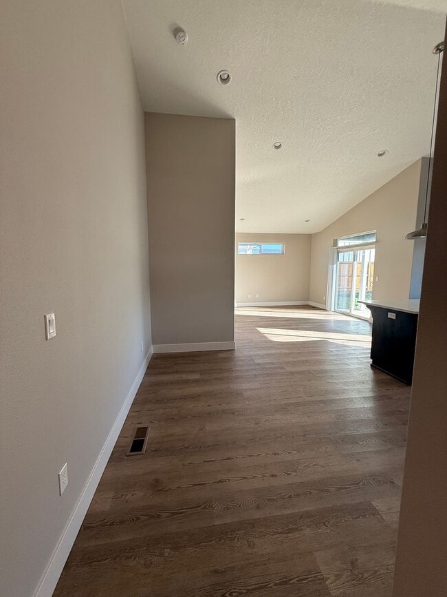 316 NE Alder Wy in Sublimity, OR - Building Photo - Building Photo