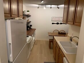 2800 Hillsboro Ave N, Unit 316 in Minneapolis, MN - Building Photo - Building Photo