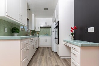 2849 Waverly Dr in Los Angeles, CA - Building Photo - Building Photo