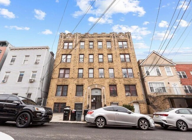 149 Zabriskie St in Jersey City, NJ - Building Photo - Building Photo