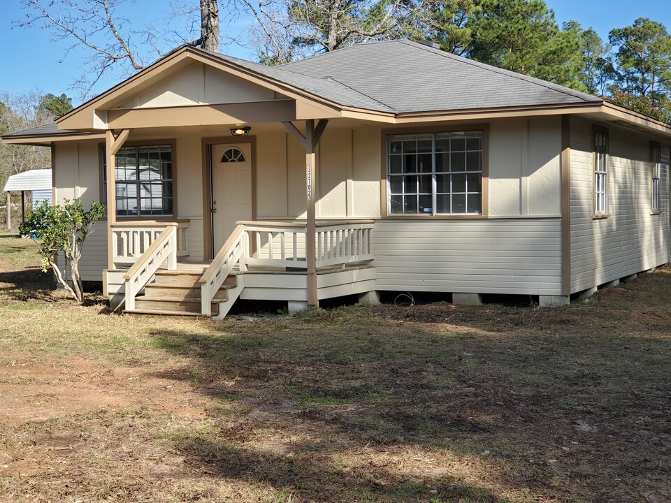 32706 Karen Dr in Magnolia, TX - Building Photo