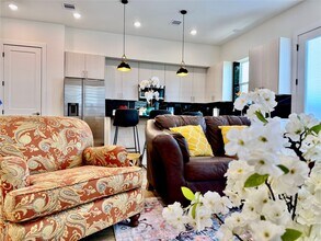 225 Noras Ln in Houston, TX - Building Photo - Building Photo