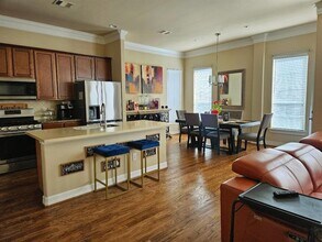 2615 Cheshire Oaks Dr in Houston, TX - Building Photo - Building Photo