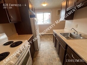 828 Empress St in Regina, SK - Building Photo - Building Photo