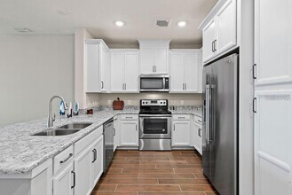 7517 Laureate Blvd in Orlando, FL - Building Photo - Building Photo