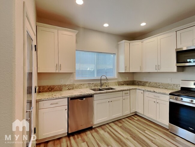 21 Lake House Ct in Sacramento, CA - Building Photo - Building Photo