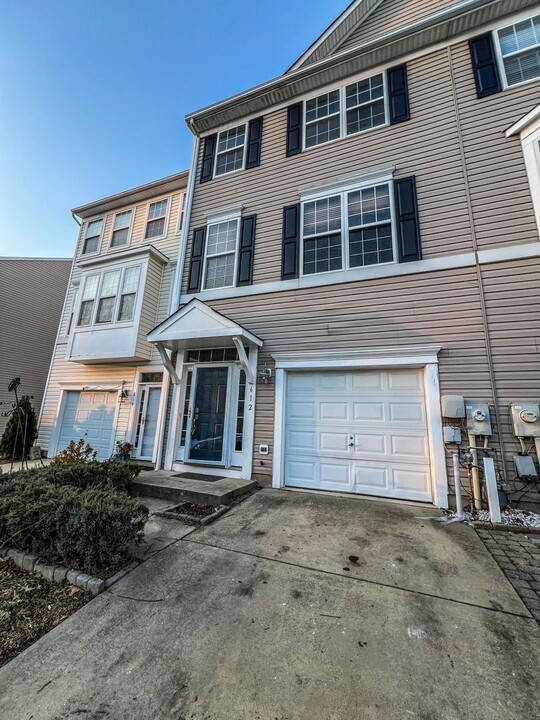 612 Trout Run Ct in Odenton, MD - Building Photo