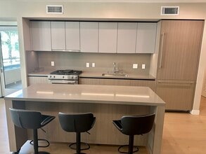 39 S Los Robles Ave, Unit 4009 in Pasadena, CA - Building Photo - Building Photo