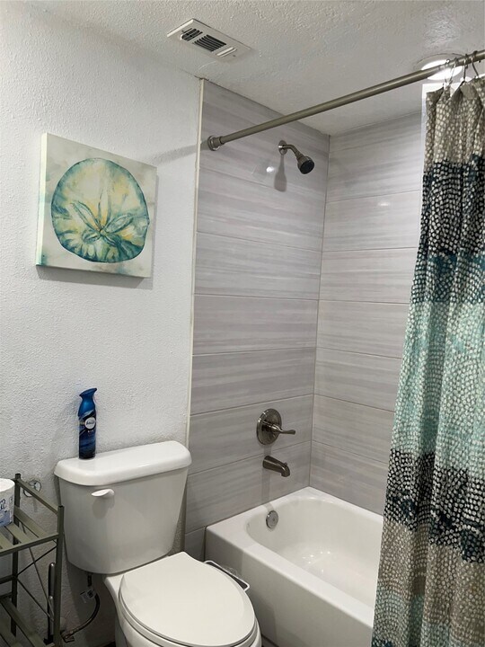 1206 Ave N Ursuline St in Galveston, TX - Building Photo