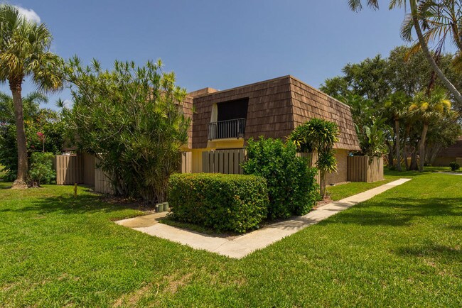 818 8th Ct in Palm Beach Gardens, FL - Building Photo - Building Photo
