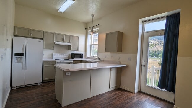 property at 324 E Yellow Feather Dr