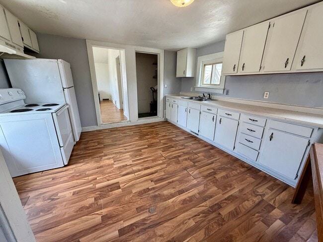 property at 809 S 3rd Ave
