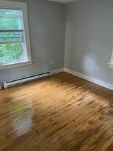 53 Gilford Ave, Unit 1 in Laconia, NH - Foto de edificio - Building Photo