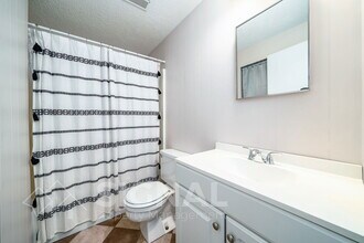 5040 Oak Leaf Cir in Adamsville, AL - Building Photo - Building Photo