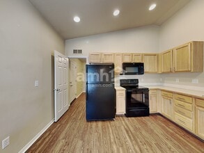 211 Parkmont Way in Caldwell, ID - Building Photo - Building Photo