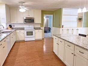 641 Hood Rd in Stockbridge, GA - Building Photo - Building Photo