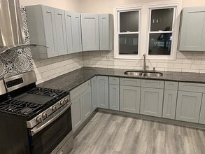 35-37-37 Irving Ave, Unit 35-37 in Newark, NJ - Foto de edificio - Building Photo