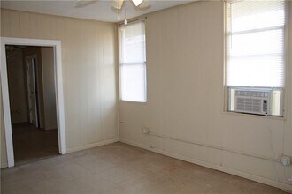 906 Haysel St in Bastrop, TX - Building Photo - Building Photo
