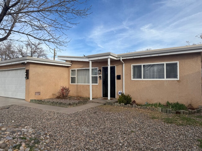 10112 Betts St NE in Albuquerque, NM - Building Photo - Building Photo