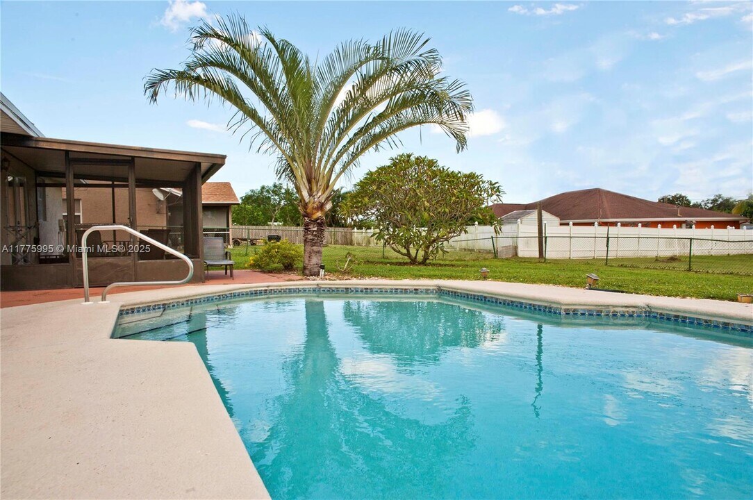 458 SE Doat St in Port St. Lucie, FL - Building Photo