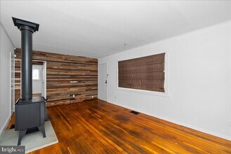 6451 Maplewood Dr in Falls Church, VA - Building Photo - Building Photo