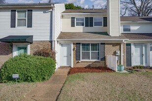 1032 Fairfax Dr in Tuscaloosa, AL - Building Photo