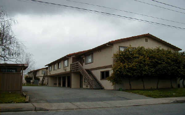 8323 Forest St in Gilroy, CA - Foto de edificio - Building Photo