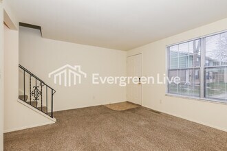 7977 Mt Hood in Dayton, OH - Building Photo - Building Photo