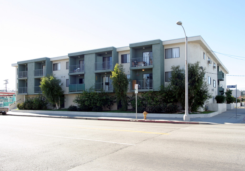 1615 S Pacific Ave in San Pedro, CA - Building Photo