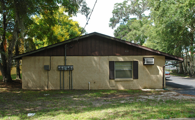 830 N Alabama Ave in DeLand, FL - Foto de edificio - Building Photo