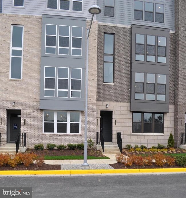 13424 Arrowbrook Centre Dr in Herndon, VA - Building Photo - Building Photo