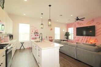 1218 Mcneil St in Houston, TX - Building Photo - Building Photo