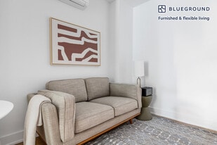 307 W 39th St in New York, NY - Building Photo