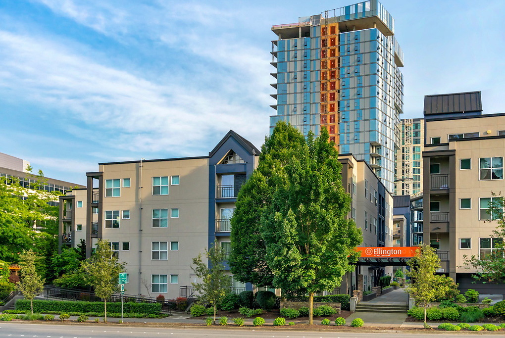 Ellington at Bellevue in Bellevue, WA - Foto de edificio