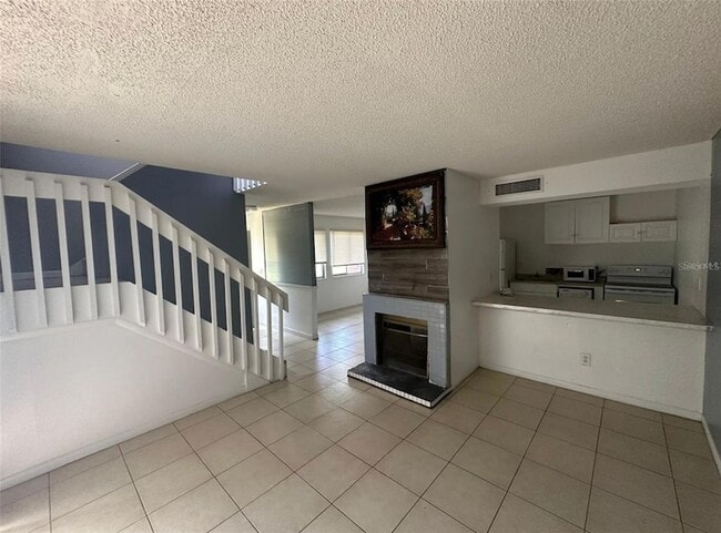 2340 Huntington Green Ct, Unit 1 in Orlando, FL - Foto de edificio - Building Photo