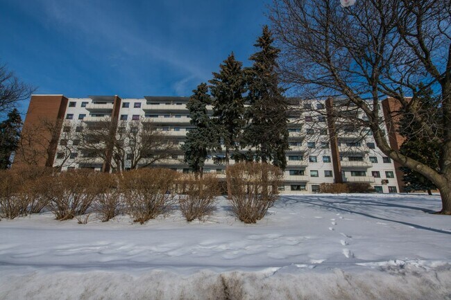 1550 Lawrence Ave W in Toronto, ON - Building Photo - Building Photo