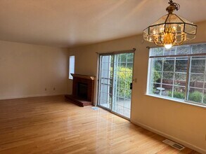 244 Hillcrest Ct in Pleasant Hill, CA - Foto de edificio - Building Photo