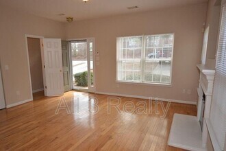 142 Brookview Dr in Riverdale, GA - Building Photo - Building Photo